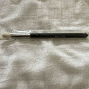 NIP Younique Fluffy Crease Brush
